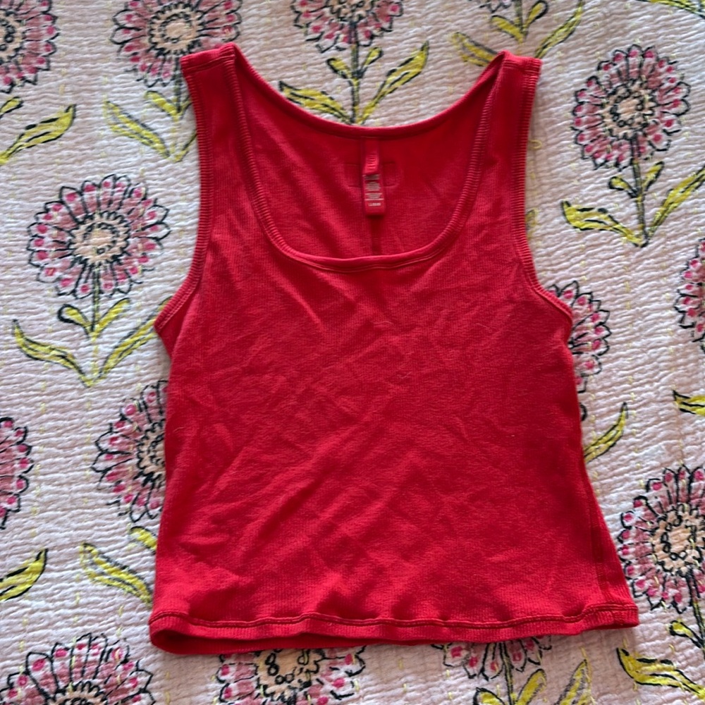 Skims tank red